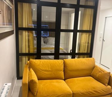 Neuilly-sur-Seine Apartment | Deux. Pièces face à la scène.