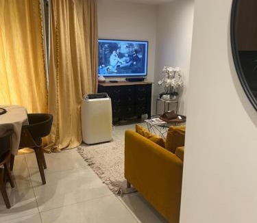 Neuilly-sur-Seine Apartment | Deux. Pièces face à la scène.