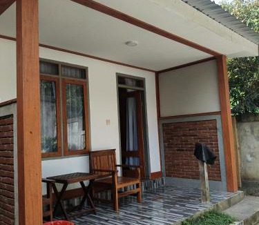 Bayan House | Dev Guesthouse and Restaurant