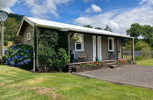 Coromandel Forest Park Cottage | Devcich Historic Farmstead - Cottage