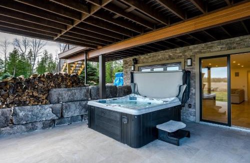 Trent Lakes House | Devlok- Mystique Mansion 7 BR-sleep 16 Kawartha