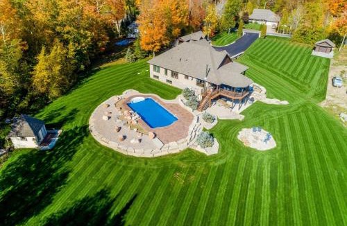 Trent Lakes House | Devlok- Mystique Mansion 7 BR-sleep 16 Kawartha