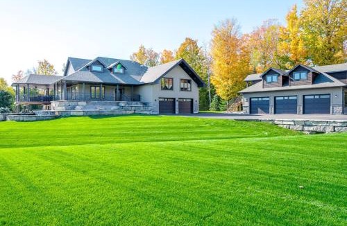 Trent Lakes House | Devlok- Mystique Mansion 7 BR-sleep 16 Kawartha