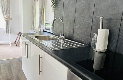 Oakfordbridge House | Devon 6-Bed Cottage with Country Views & Parking