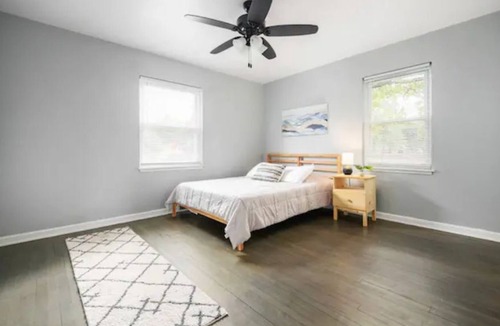 Muncie House | Devon Delight - Cozy Muncie Retreat