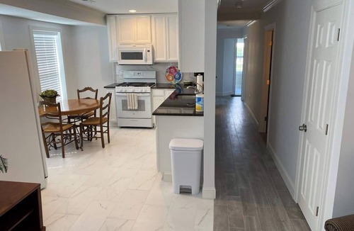 Wayne Apartment | Devon - Horse Show, History, Walk to Shops, Café's