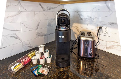 Wayne Apartment | Devon - Horse Show, History, Walk to Shops, Café's