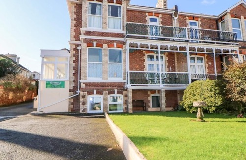 Roundham Apartment | DEVON. PAIGNTON. ATHERFIELD APARTMENTS. LAWNSIDE.