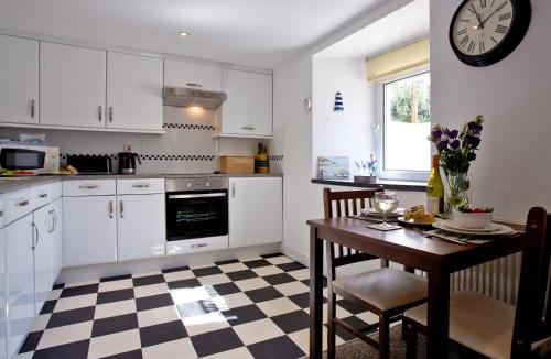 Torquay City Centre Apartment | Devon Villa Garden Apartment