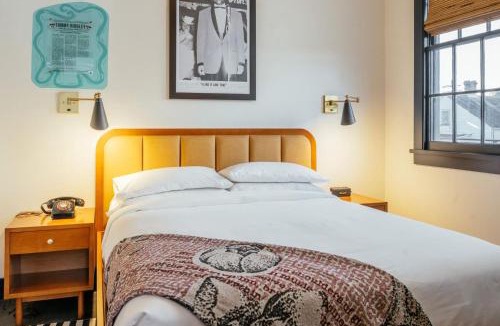 Faubourg Delassize Hotel | Dew Drop Inn Hotel & Lounge