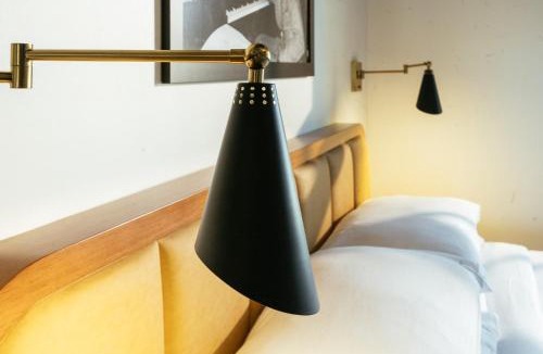 Faubourg Delassize Hotel | Dew Drop Inn Hotel & Lounge