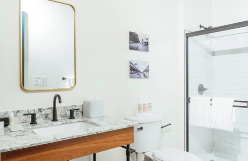 Faubourg Delassize Hotel | Dew Drop Inn