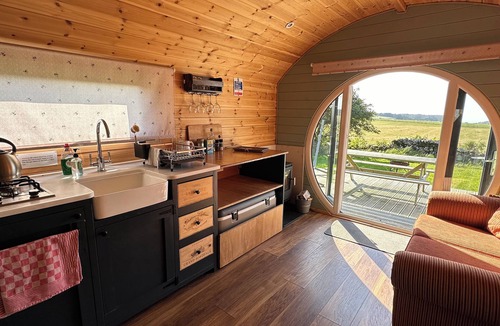 Compton Martin Cottage | DEW POND, romantic, with open fire in Blagdon