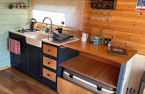 Compton Martin Cottage | DEW POND, romantic, with open fire in Blagdon