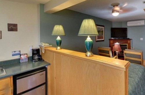 Augusta Hotel | Dewar's Inn on the River