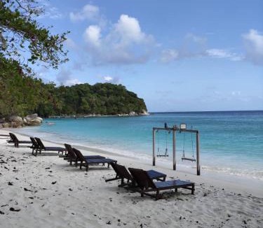 Pulau Lang Tengah Resort | DEWATI ROOMSTAY B&B