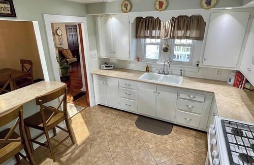 Farmington House | Dewey Cottage - Central to All of SEMO Adventures