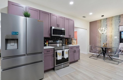 North Richland Hills House | DFW Basecamp ✨ Sleeps 26n⚽ FIFA Retreat ✦ 🤠 Stockyards ✦ 🎤 Karaoke ✦ 🏀 Court 🌌