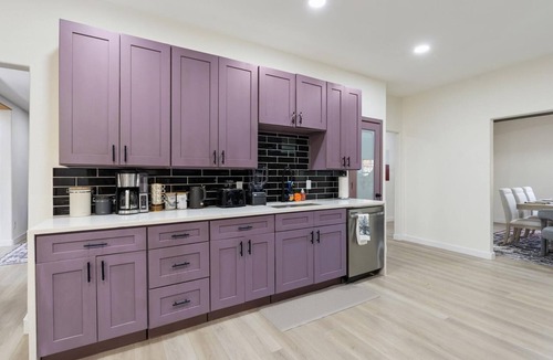 North Richland Hills House | DFW Basecamp ✨ Sleeps 26n⚽ FIFA Retreat ✦ 🤠 Stockyards ✦ 🎤 Karaoke ✦ 🏀 Court 🌌