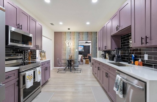 North Richland Hills House | DFW Basecamp ✨ Sleeps 26n⚽ FIFA Retreat ✦ 🤠 Stockyards ✦ 🎤 Karaoke ✦ 🏀 Court 🌌