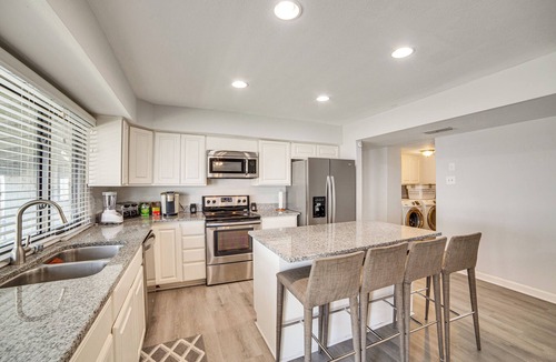 Northeast Carrollton House | DFW Home Base! Quiet Suburb Stay w/Yard
