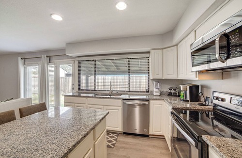 Northeast Carrollton House | DFW Home Base! Quiet Suburb Stay w/Yard
