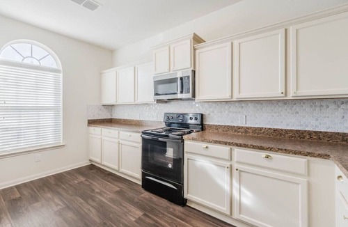 Dallas House | DFW Oasis! Near Reunion Tower - Great for Groups!
