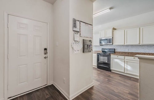 Dallas House | DFW Oasis! Near Reunion Tower - Great for Groups!