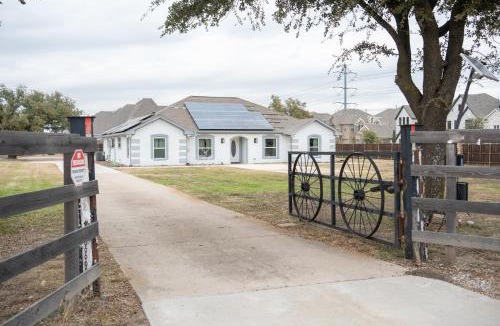 Tarrant County House | DFW Spacious Cozy Modern Villa