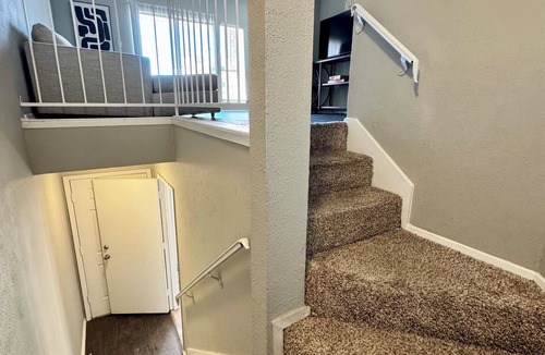 Bedford House | DFW Townhome w/Garage access 15 min from airport
