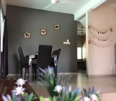 Taman Lapangan Terbang House | D’House