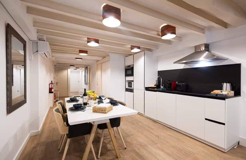 Dreta de l'Eixample Apartment | Diagonal Amazing 3BD with private garden