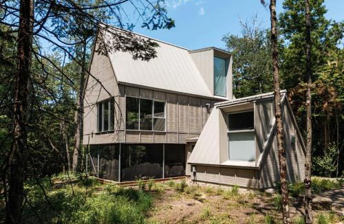 Chertsey Ski Chalet | Diamant Cache- Private Sauna and Trails