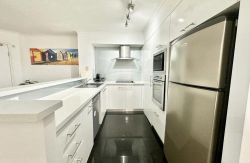 Mermaid Beach Apartment | Diamond Beach 98