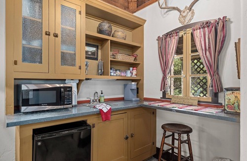 Fredericksburg Cabin | Diamond Belle | Unique and Beautiful Space