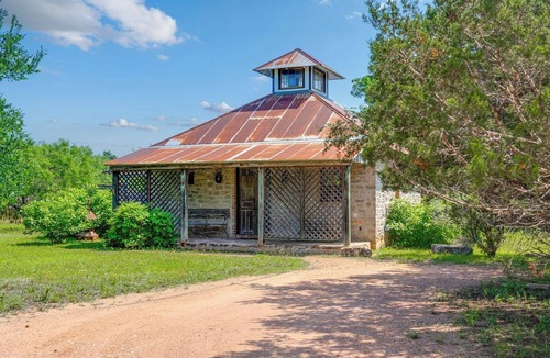 Fredericksburg Cabin | Diamond Belle | Unique and Beautiful Space