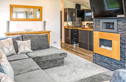 Llanllwchaiarn House | Diamond Caravan 3 Sleeps 6 (No Pet)