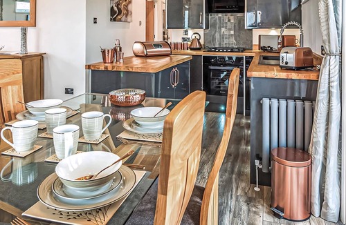 Llanllwchaiarn House | Diamond Caravan 3 Sleeps 6 (No Pet)