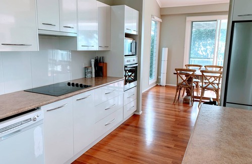 Diamond Beach House | Diamond Daze | Absolute Beachfront Pet Friendly