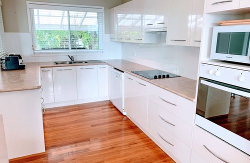 Diamond Beach House | Diamond Daze | Absolute Beachfront Pet Friendly