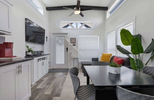 Fredericksburg House | Diamond Dream - Tiny Home with Fire Pit