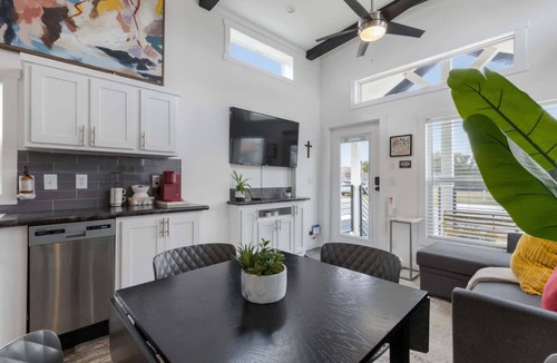Fredericksburg House | Diamond Dream - Tiny Home with Fire Pit