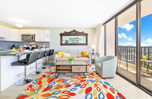 Waikiki Condo | Diamond Head Dreams Beach Condo with Ocean View!