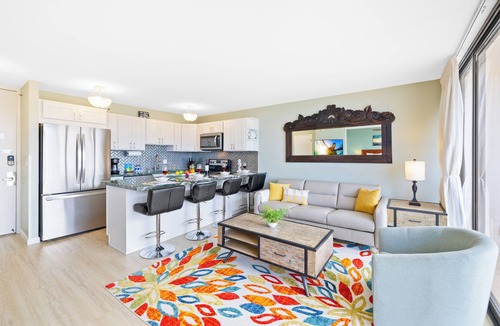 Waikiki Condo | Diamond Head Dreams Beach Condo with Ocean View!