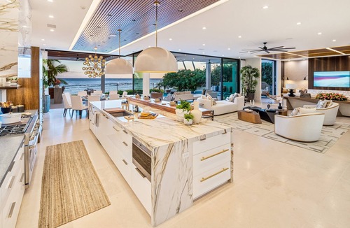 Kahala Villa | Diamond Head Luxury Beachfront Estate