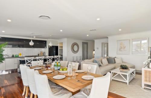 Budgewoi House | Diamond Head Manor - Pool, Water Views, Central