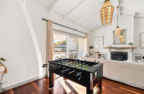 Budgewoi House | Diamond Head Manor - Pool, Water Views, Central