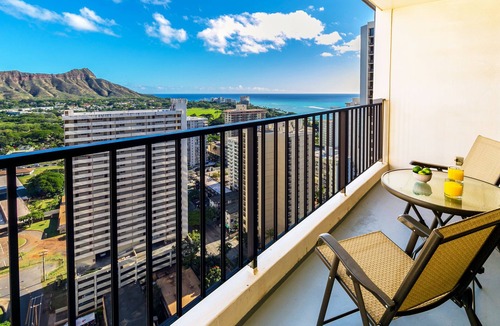 Waikiki Condo | Diamond Head & Ocean View Gem Near Waikiki Beach: Parking's On Us!