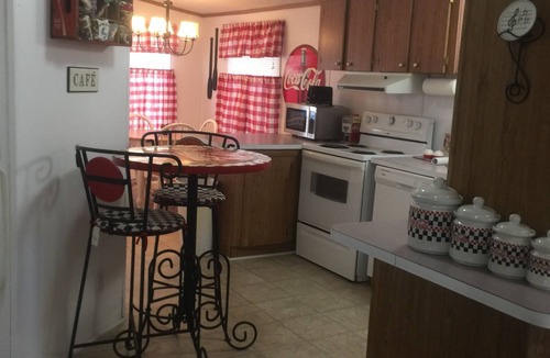 Murfreesboro House | Diamond Hunters, Flyfishing Hideaway close to everything
