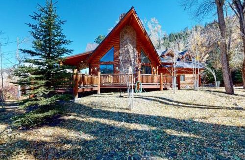 South Fork House | Diamond J's Riverside Retreat